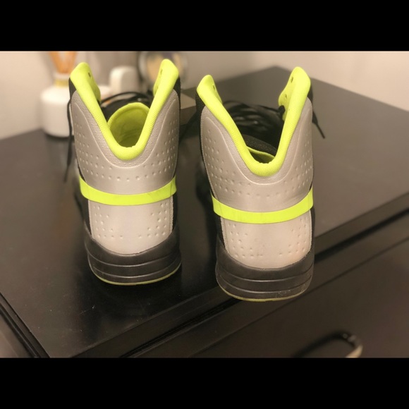 Shoes - Picture 2 of 4